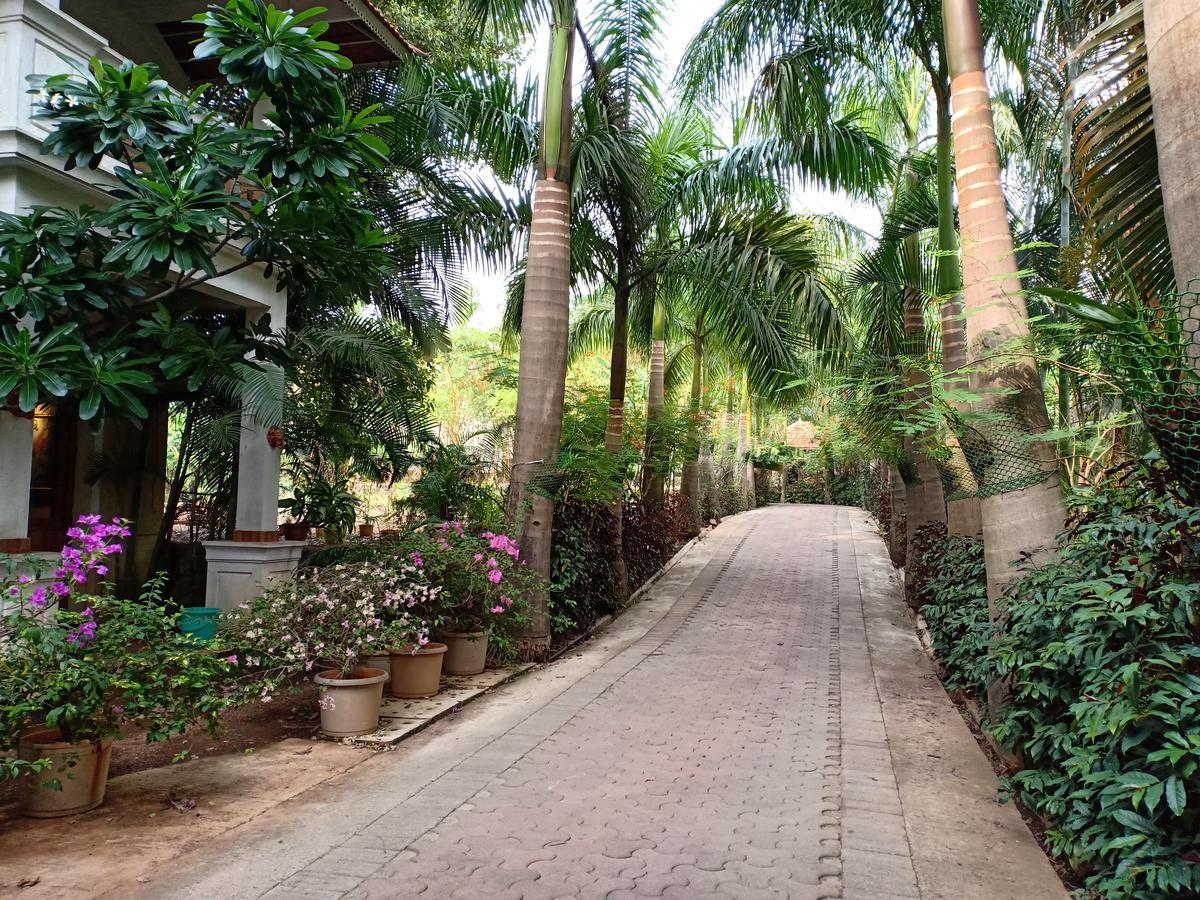 Mystica Resort Лонавла Екстер'єр фото